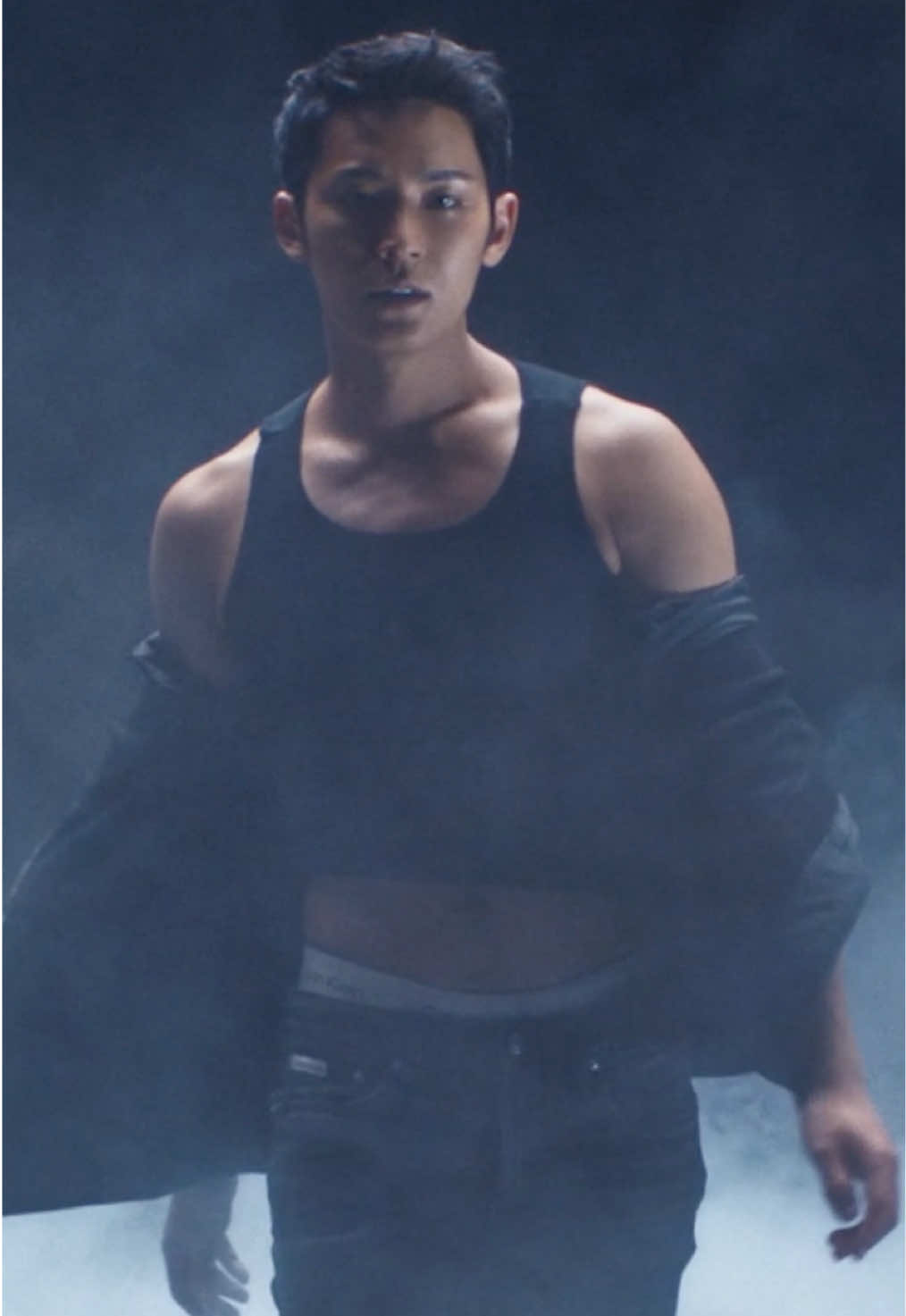 Layers optional. MINGYU shows off the body-skimming denim with the logo waistband underneath.