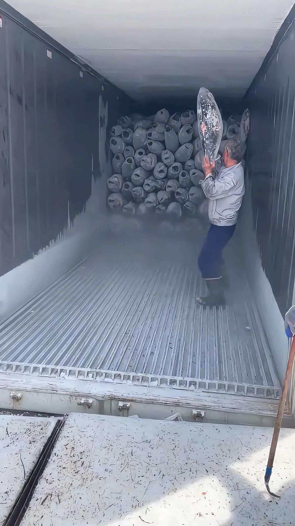 Can’t refuse the happiness of winter #satisfying #asmr #ice #snow #fyp #oddlysatisfying 