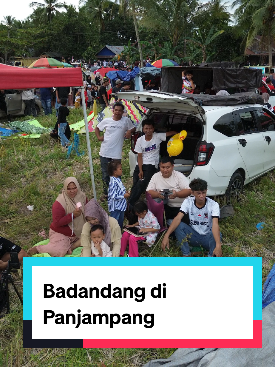 Suasana menunggu angin mengahari undangan Dandang di Panjampang Kec. Simpur  #layanganbesar #badandang #dandang #dangung 