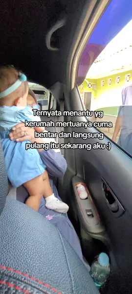 Alasan kenapa ngga tinggal serumah bareng mertua, meskipun mertua baik. Ketidaknyamanan dalam arti apa apa jadi sungkan, serba ngga bebas. Rumah seharusnya jadi tempat istirahat dan merasa tenang. Seorang istri juga butuh ruang untuk menjalani perannya tanpa tekanan. bukan begitu? teruntuk menantu yg satu atap bersama ndoro dan antek anteknya tetap hidup untuk makanan kesukaanmu yaa ❤️ terimakasih sudah bertahan 😍 #keluargabahagia #quotes #rumahtangga #fyp #xybca 