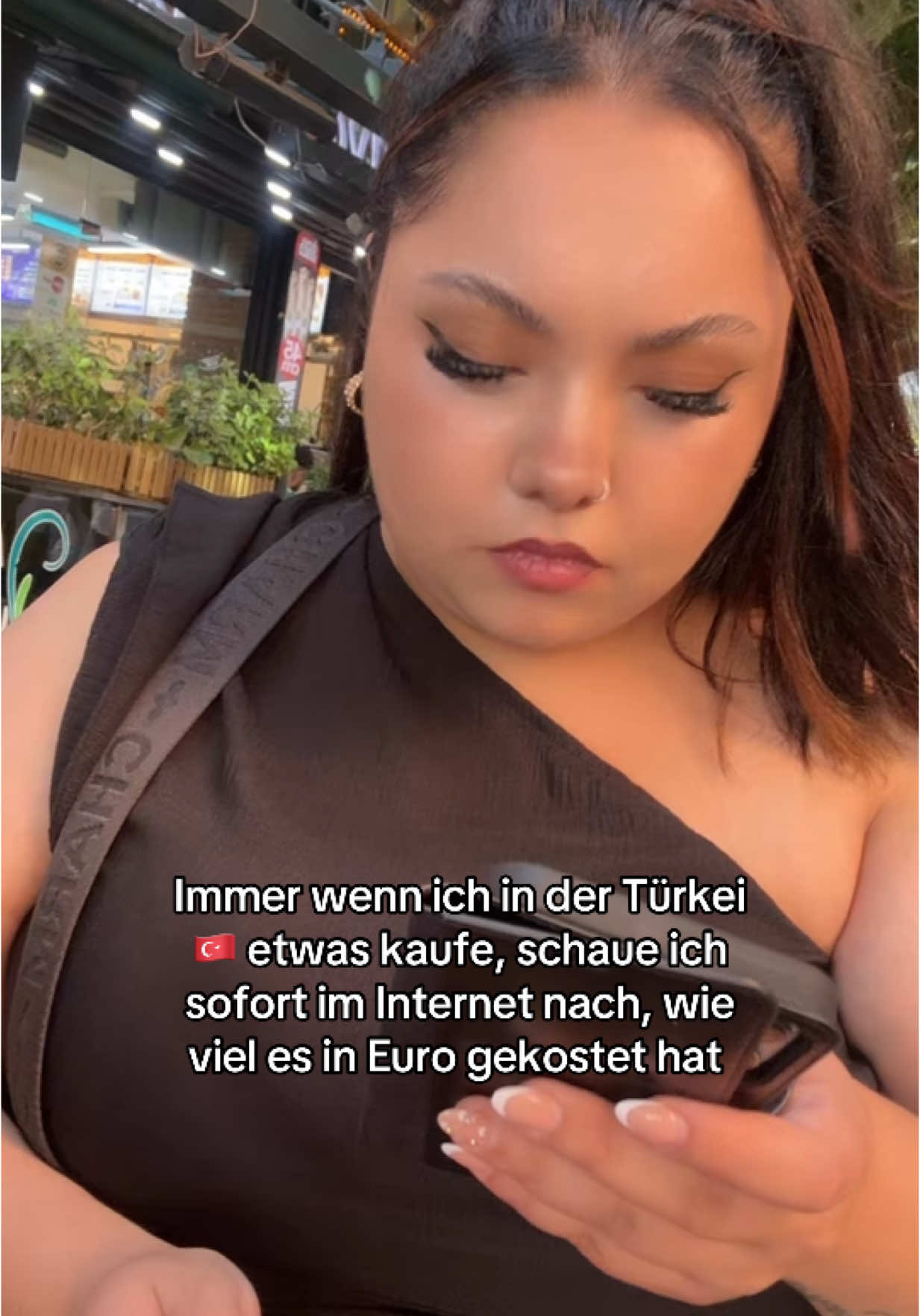 Muss wissen was das umgewandelt in Euro gekostet hat 😅🤷‍♀️ #preisevergleichen #preis #türkei #shoppen #istanbul #foryoupage #foryou #fyy #fypage #fyp #fürdich #foryour #virall #gehviral #viral #viraltiktokvideo #BeautyTok 