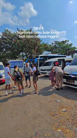 the seng penting podo mudenge no what what yess 😂 #sanshanholidays #sewahiacejepara #hiacejepara #sewatraveljepara #hiaceindonesia #karimunjawa #karimunjawaisland #jepara #foryou #fypシ゚viral 