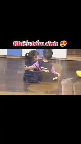 Các cháu làm cho chú cảm thấy tủi thân thật sự 😳con có thể cho xin bí kíp được hông?😍👧👶 #trẻem #mầmnon #đángyêu 