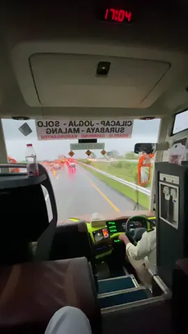 howone adem, sing kenek dipeluk mung agomo  • • • • • #fyppppppppppppppppppppppp #storybus #busmania #tividibus #busenthusiast 