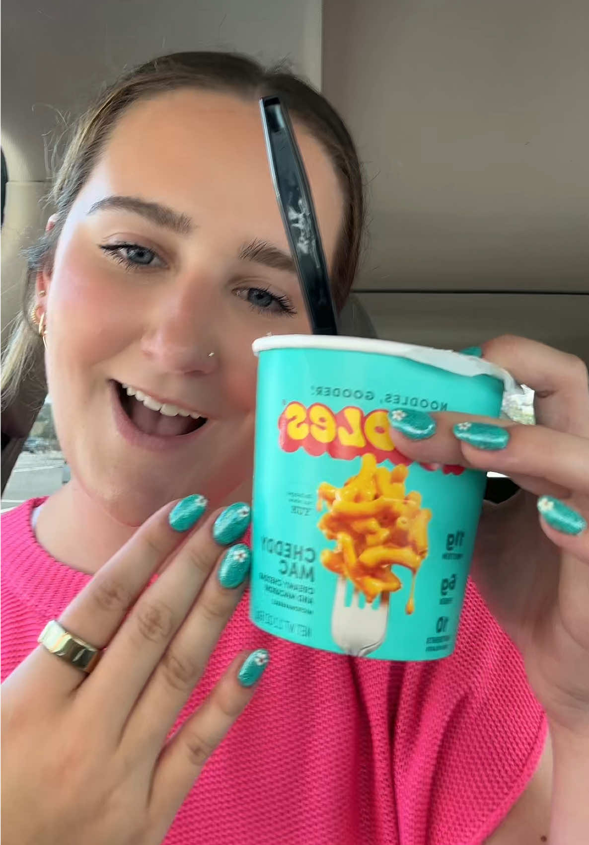 It’s giving kindergartners lunch but I’m here for it🤌🏼 brought to you by @GOODLES @Chomps @Welch’s Fruit Snacks #whatieatinaday #eatlunchwithme #hairstylist #hairstylistsoftiktok 