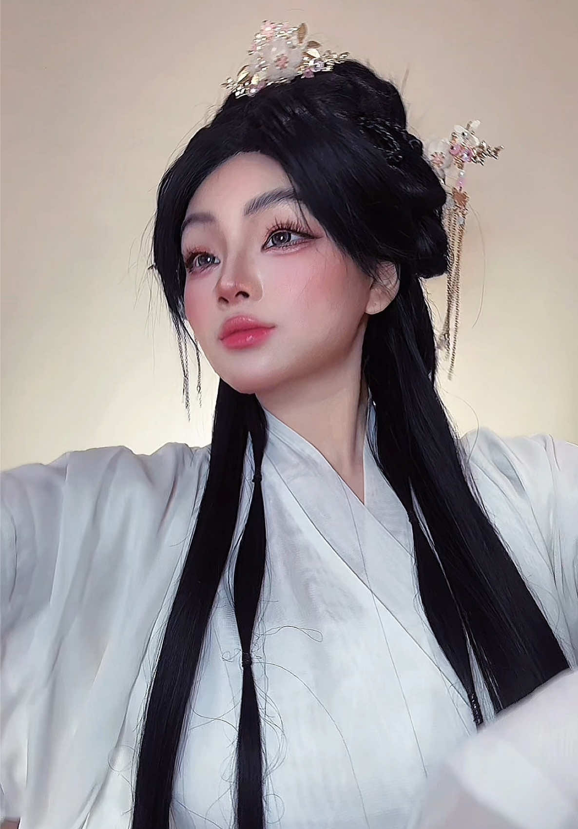 dari kemarin mau bikin hanfu makeup🌸, pas banget pake eyeliner @xixiu cosmetic gacor pigmented 🤘🏽🤏🏻 #makeuptransition #transisi #transisimakeup #transition #douyinmakeup #aegyosalmakeup #douyin抖音 #makeup #makeuptutorial #douyinmakeuptutorial #xuhuongtiktok #tobelovely #twowaystobelovely 