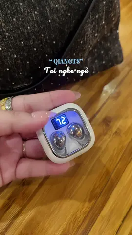 Tai nghe nhỏ gọn nghe ổn lắm mấy bà#tainghebluetooth #qiangts #tainghengu #ngohongdiary 