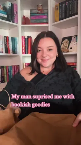 A lil post to brag on my love because he simply is the best! Not because he bought me something but because he pays attention! He knows me so well and it shows, so thank you hun🖤  #bookboyfriend #bookish #blinddatewithabook 