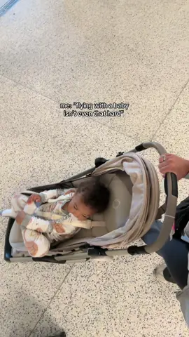 for me, flying with a baby is easy— for my husband, not so much😅 #fypシ #ftm #family 