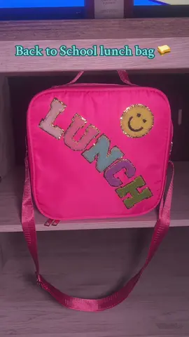 She’s not just a lunch bag… she’s the lunch bag 💅🎀 #LunchBagLoveBackToSchoolEssentials  #LunchInStyle #SnackGoals #EverydayCarry 