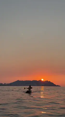 El madrugón mereció la pena @HUIIKE  #paddleboarding  #dawn  #sea 