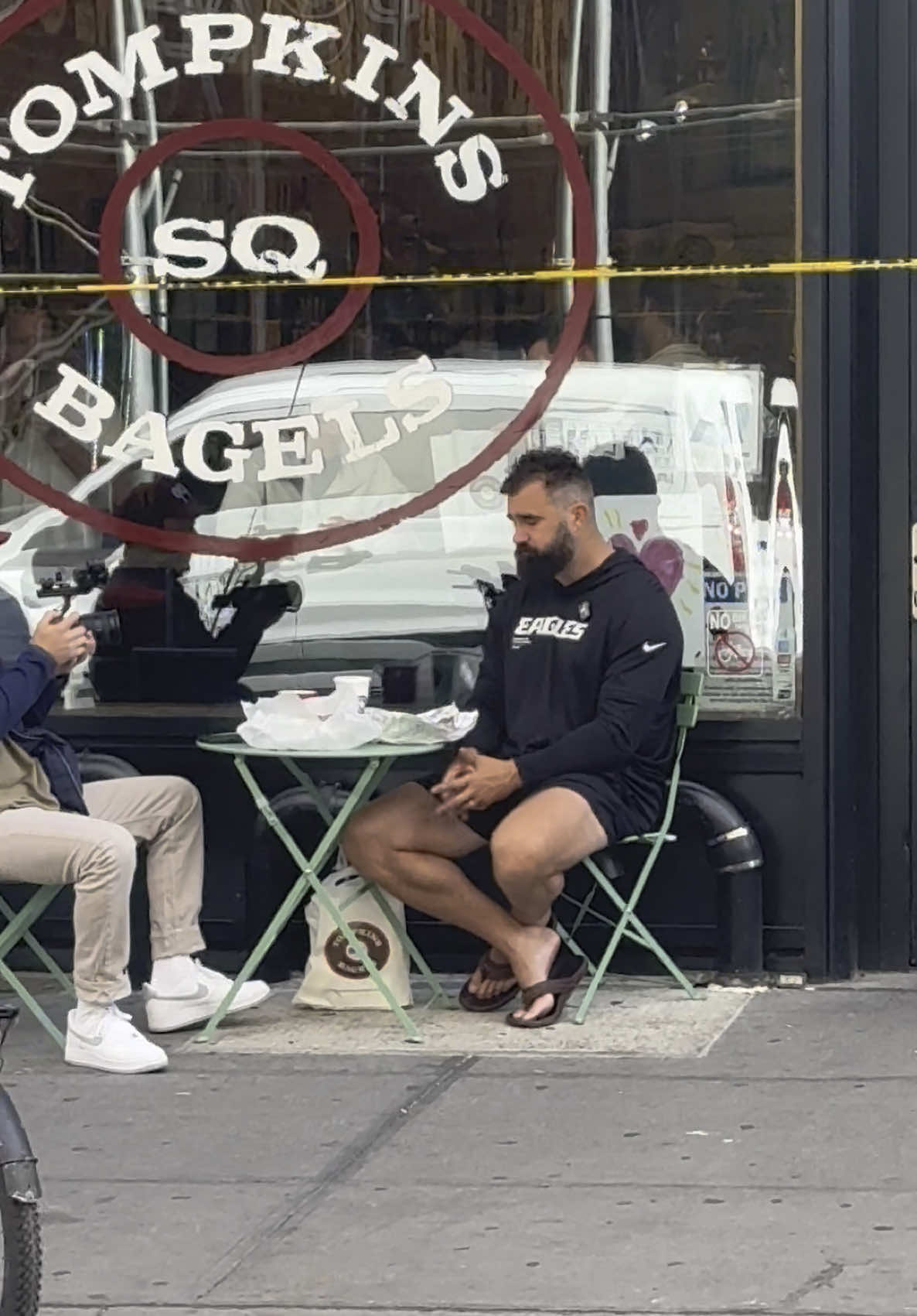 Passed Jason Kelce eating a bagel in NYC this morning. #Nyc #jasonkelce #newheightspodcast #kelce #taylorswift 