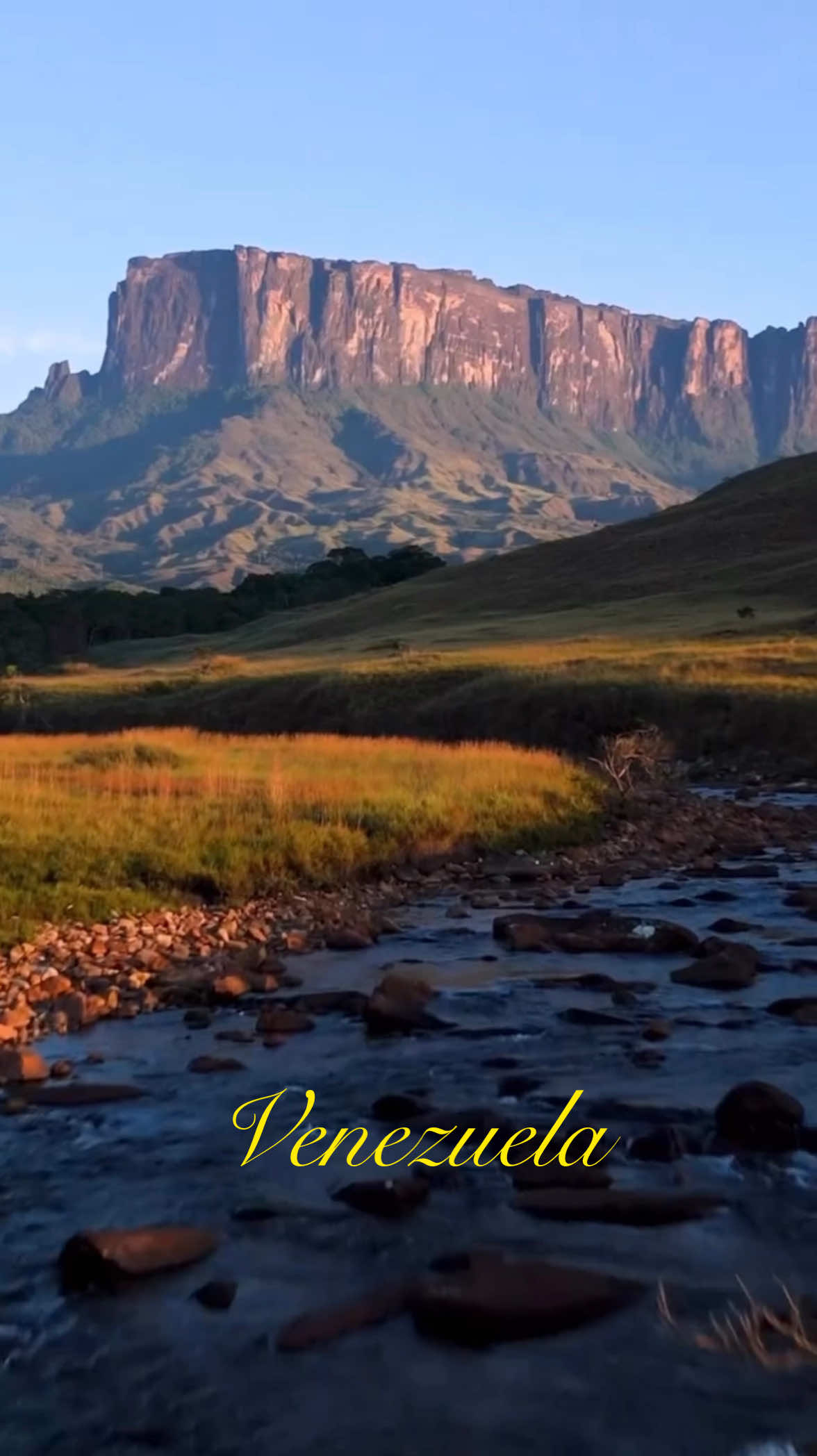Aunque parezca no extrañarte todos los días … 🇻🇪 Las increíbles tomas son casi todas de @Reinaldo Diaz , gracias por mostrar al mundo lo que todos llevamos en el corazón 📹 #venezuela #venezolanosenelmundo #canaima #losroques #caracas 