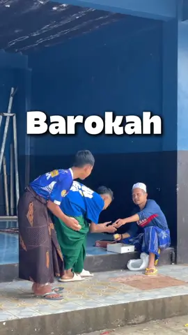 ngabsen sambil berbagi #fypシ゚viral🖤tiktok #kueh 