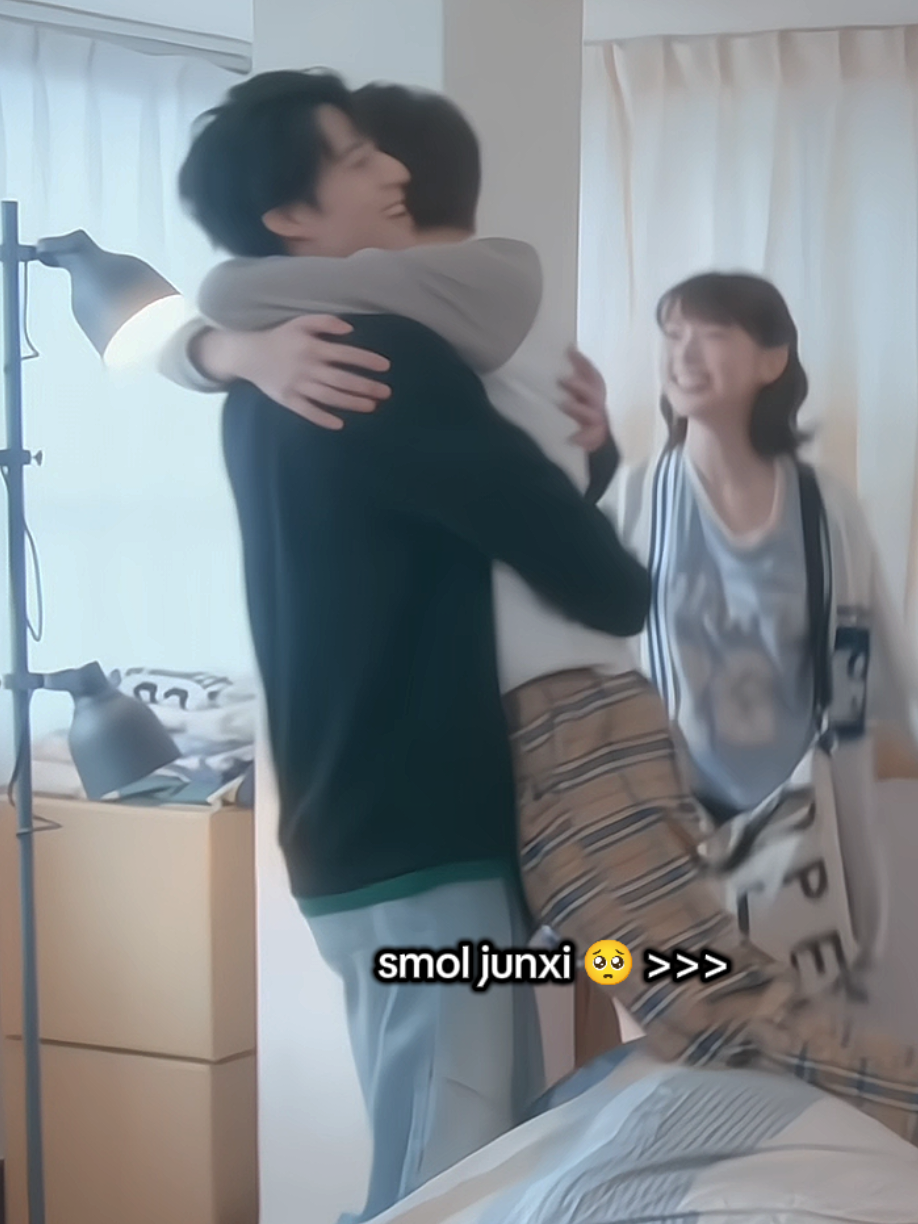 Gue degdegan terus kalau liat mereka 🤧 Guno kecil banget kalau udah di dekapan Chance aaaaaa >< #hantuo #lujunxi #wangjyunhao #secretlover #chengxi 