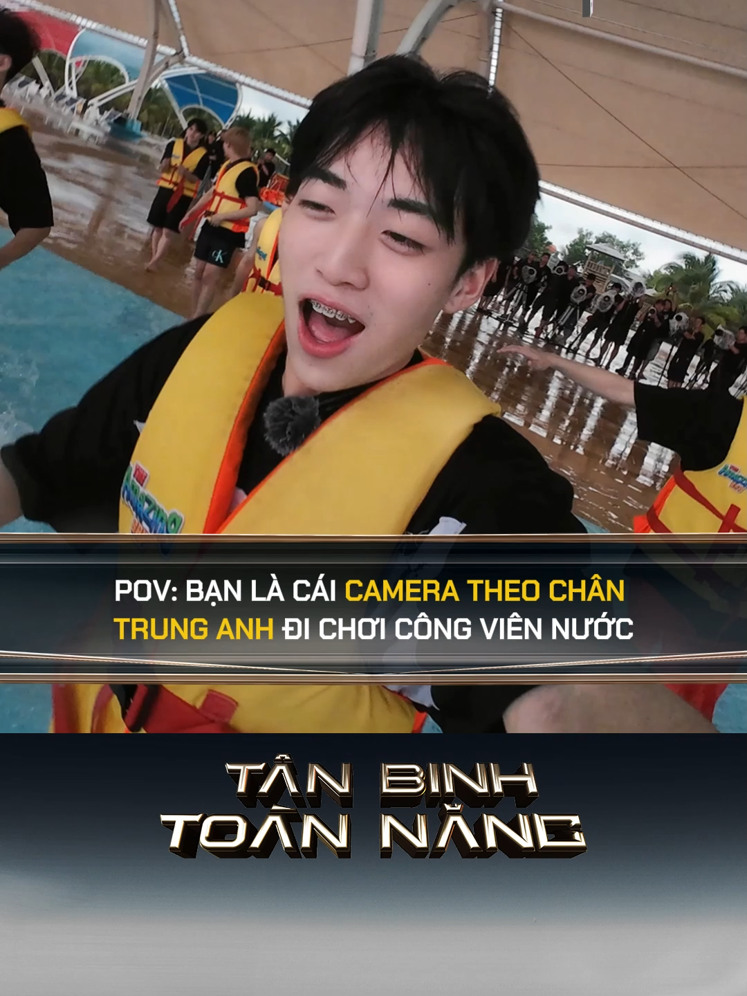 1 suất trở thành camera trong tay Trung Anh tại công viên nước 🛟 #TanBinhToanNang #Techcombank #SinhLoiTuDong #PEPSIxTANBINHTOANNANG #TVShowHay #TikTokGiaiTri #TrungAnh #CongVienNuoc