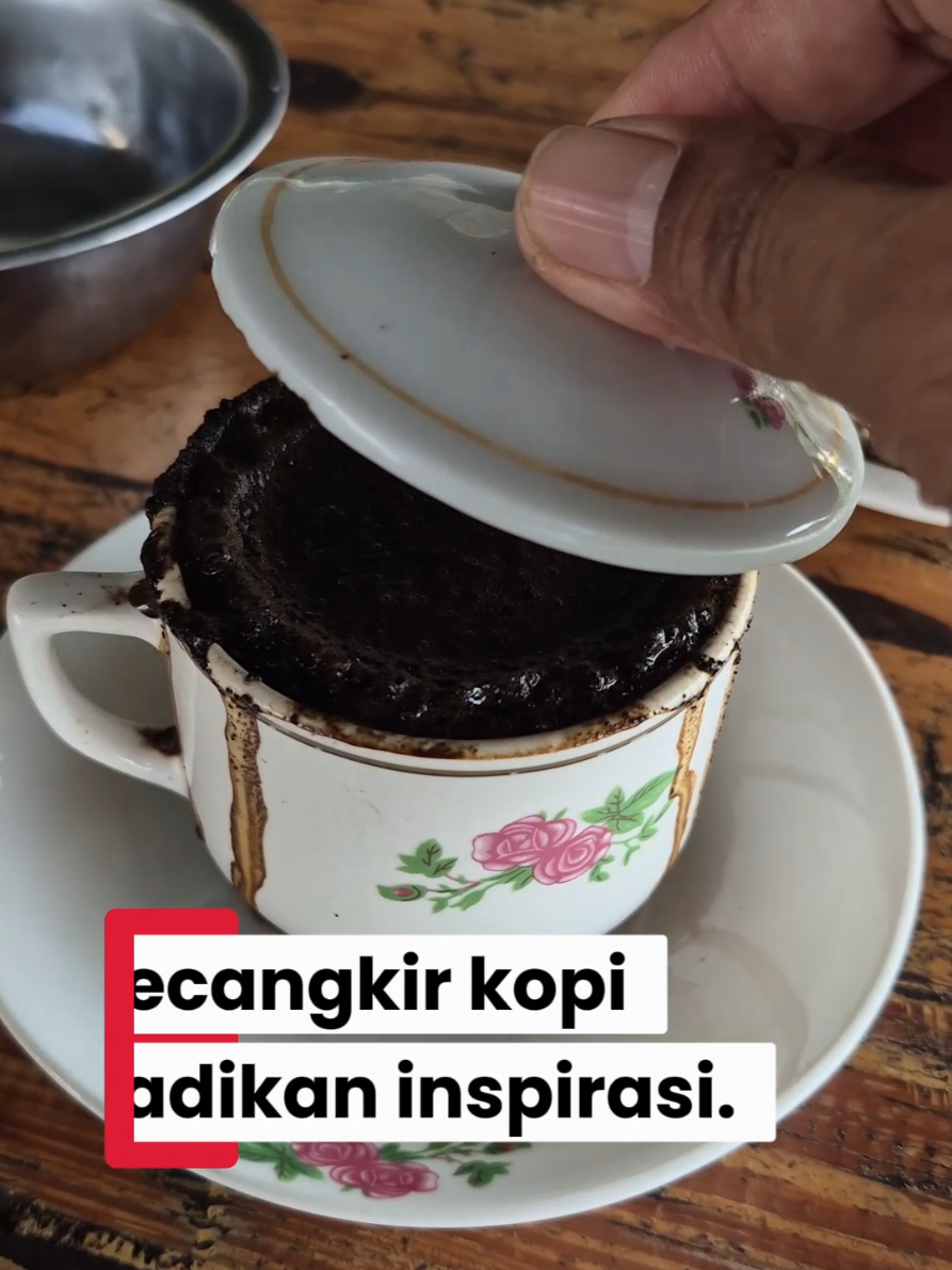 Secangkir kopi jadikan inspirasi Kejar cita-citamu walau dari warkop Tak perlu malu apa pun usahamu Disyukuri, karena bukan hasil korupsi Masa depan bukan mimpi Merdeka #kopisemangat #coffee #kopi #merdeka #inspiration 