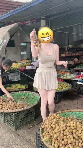 Dnay nghèo khổ quá nên phải đi bán hoa quả ruiii🥲🥲