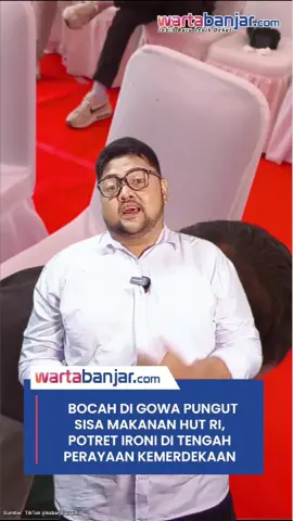 ‎Bocah di Gowa Pungut Sisa Makanan HUT RI, Potret Ironi di Tengah Perayaan Kemerdekaan ‎ ‎WARTABANJAR.COM - Perayaan HUT ke-80 Republik Indonesia di Gowa berlangsung meriah dengan upacara, pawai, dan jamuan untuk pejabat. Namun, di balik gegap gempita itu, terselip pemandangan yang menyayat hati, seorang bocah kecil memungut sisa makanan dari kotak jamuan undangan. ‎ ‎Dalam video yang viral, bocah bernama Syamsul (7) tampak ceria. Ia memasukkan makanan sisa ke kantong plastik, lalu mengacungkan jempol ke kamera seakan bangga dengan “hasil buruannya”. Temannya, Muhammad Aidil (7), juga ikut mengais sisa makanan di lapangan. ‎ ‎Pemandangan ini terasa ironis. Di saat pejabat dan tamu undangan meninggalkan area dengan perut kenyang, ada anak-anak bangsa yang harus rela mengais sisa untuk dibawa pulang. #HUTRI80 #Gowa #harikemerdekaan  #viralmedsos #WartaBanjar