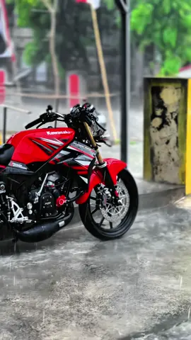 nek weruh udan kelingan ndek cilik udan” an terus nguyuh ning kathok #kawasakininja #ninjass #twostroke #2tak 