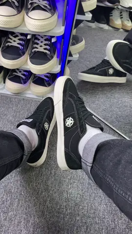 Rekomendasi sepatu cowok keren dari brand Prayerkids  #prayerkids #sneakers #sepatusneakers #sepatucowok #sneakerscowok 