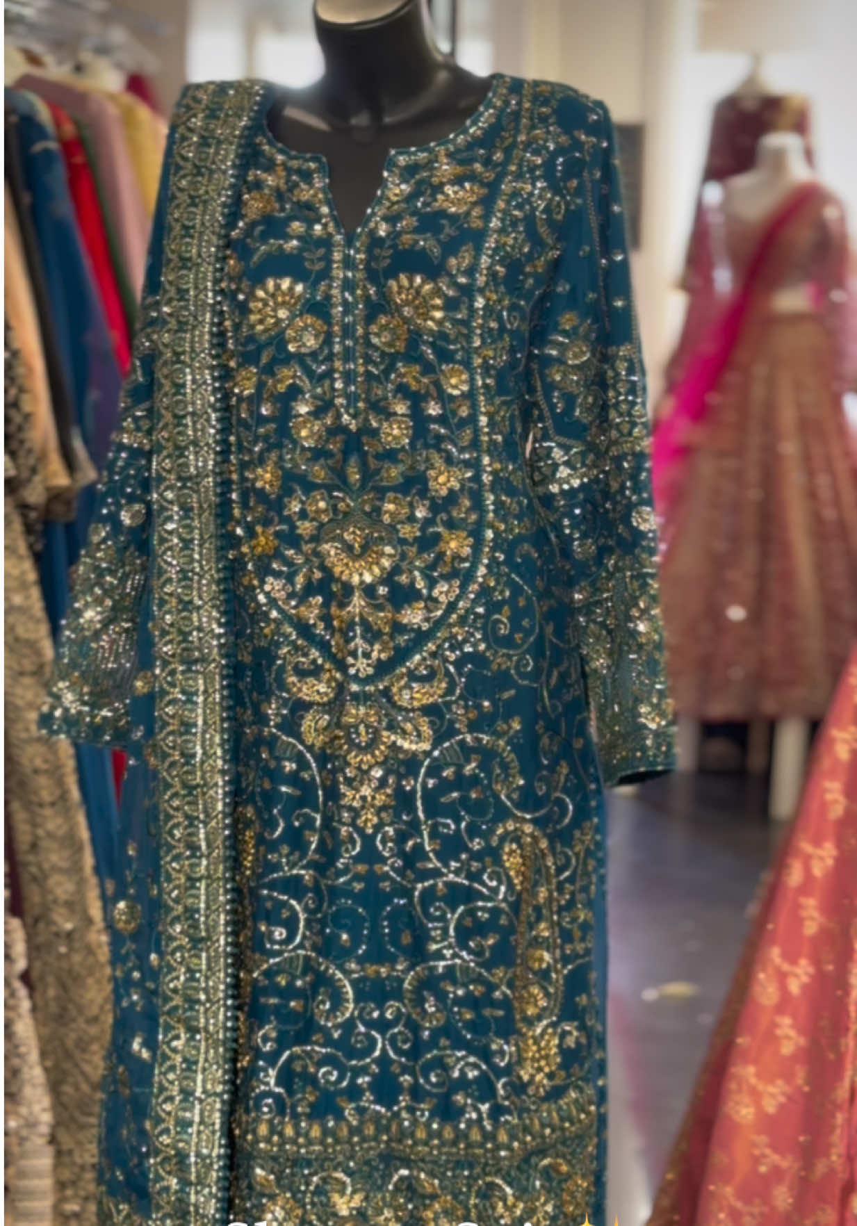 A regal Pakistani sharara suit in deep teal, adorned with heavy golden embroidery and sequins. The long kameez with intricate detailing, paired with a flowy sharara 🌟  💙 Get this Sharara Suit at a Discounted Price – Limited Time Only!  📍 Anarkali Boutique- Paul Krugerlaan 129 Den Haag 📞 +31687001349 #pakistanisuits #desioutfits #shaadiseason #pakistanifashion #shararasuit 