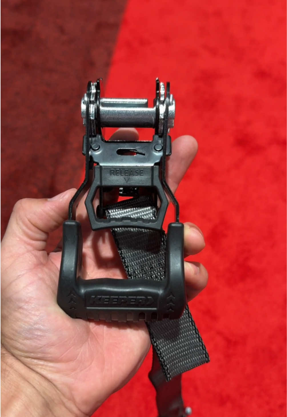 Innovative Quick Feed Ratchet Strap! #cooltools #innovation #ratchet #tradeshow #AceHardware 