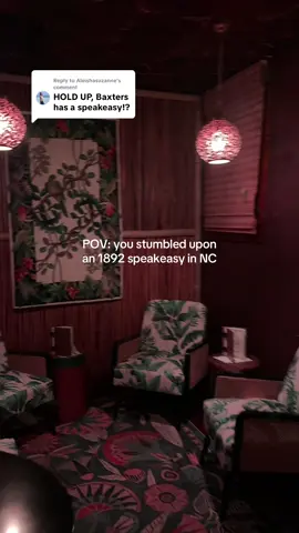 Replying to @Aleishasuzanne this room holds 10 people and they give you private service for food and drinks! Their entire menu is chef crafted and is SO good— the door closes and gives your group a fun, private experience you won’t forget 🤍 #newbernnc #northcarolina #speakeasy #speakeasybar 