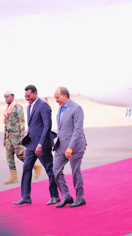 Xurmadlow Madaxweyne Xasan Sheekh  iyo Dhuusamareeb.