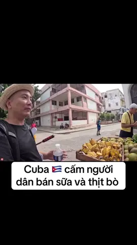 Cuba có rất nhiều luật lệ và quy định có thể khiến du khách cảm thấy lạ lẫm. Một điều ai đó có thể nhận thấy khi đến thăm hoặc chuyển đến đất nước này là không có thịt bò để mua. Ngay cả hầu hết các công thức nấu ăn và món ăn của Cuba cũng sử dụng thịt lợn thay vì thịt bò – vậy vấn đề của Cuba với thịt bò là gì? Thịt bò có phải là bất hợp pháp không?  Ở đây chúng ta sẽ xem xét luật pháp của Cuba để giải thích lý do tại sao đất nước này không có thịt bò để mua. Bằng cách này, bạn có thể hiểu tại sao việc tìm hoặc đặt mua thịt bò ở đất nước này lại gần như không thể. Vậy thì chúng ta hãy bắt đầu ngay thôi!  Thịt bò có bị cấm ở Cuba không? Thịt bò không phải là bất hợp pháp ở Cuba, nhưng dù vậy, việc tìm mua và tiêu thụ thịt bò gần như là bất khả thi. Lý do là vì mặc dù thịt bò không phải là bất hợp pháp, nhưng việc giết bò thì có thể.  Cuba có lịch sử phức tạp về thịt bò và bò kéo dài từ năm 1963. Trong thời gian này, cơn bão Flora đã quét qua vùng Caribe và tấn công những nơi như Tobago, Haiti và Cuba. Đây là một trong những cơn bão chết chóc nhất trong lịch sử được ghi nhận với tổng số người chết lên tới 7.000 người – nhưng ở Cuba, họ còn phải trả giá khác. Cuba đã phải vật lộn với chế độ phân phối lương thực và những hạn chế do lệnh cấm vận của Hoa Kỳ áp đặt sau cuộc Cách mạng Cuba năm 1959. Tuy nhiên, đất nước này đã mất một phần tư vụ cà phê, phần lớn vụ chuối và cam, và một nửa vụ lúa và bông mùa đông. Bão Flora cũng đã giết chết 1/5 đàn gia súc của cả nước.  Kết quả là, các khẩu phần và hạn chế tiếp theo đã được áp dụng để bù đắp cho lượng sản phẩm bị mất.  Một quy định không được ưa chuộng được đưa ra là lệnh cấm giết bò nếu không có sự cho phép rõ ràng của chính phủ Cuba. Điều này có nghĩa là nông dân không thể giết bò để sản xuất thịt bò hoặc bán bất kỳ loại thịt bò nào mà họ tạo ra từ những con bò đã chết. Lý do ban hành quy định này là để khuyến khích sinh thêm nhiều bò nhằm nâng số lượng gia súc trở lại mức trước đây. Thêm vào đó, người ta lo ngại rằng hậu quả là Cuba sẽ thiếu sữa và vì sữa rất quan trọng cho sự phát triển của trẻ em nên lệnh cấm giết bò được đưa ra để đảm bảo vẫn sản xuất đủ sữa.  Những người nông dân giết chết bò của chính mình sẽ bị phạt tiền và họ sẽ bị điều tra về cái chết của mỗi con bò. Kết quả là, ngày càng ít người ở Cuba chọn nuôi bò, ngoại trừ một con để lấy sữa. Lý do là vì những người kiếm được nhiều hơn một con bò sẽ bị điều tra nếu một con chết trong khi con kia sống sót.  Một số nông dân thậm chí còn giấu bê để tránh bị bắt khi họ giết chúng để lấy thịt.  Luật này cũng làm gia tăng tình trạng trộm gia súc và những kẻ bị bắt có thể phải đối mặt với mức án lên tới 15 năm tù – mức án dài hơn mức án mà một số người phải đối mặt vì tội giết người ở cùng quốc gia đó.  Hơn năm mươi năm sau, quy tắc này vẫn còn hiệu lực cho đến ngày nay.  Đây chính là lý do tại sao Cuba lại thiếu hụt thịt bò đến vậy. Mặc dù việc mua bán thịt bò không phải là bất hợp pháp, nhưng việc giết bò và sản xuất thịt bò mà không được chính phủ cho phép lại là bất hợp pháp. 