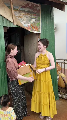 ឃើញស្បែកម្ចាស់ប្រេនចង់លាបលើសដើម🤣#fypシ゚viral #cambodia #ឡេyasaka #yasakabodylotion #ឡេយ៉ាសាកា 
