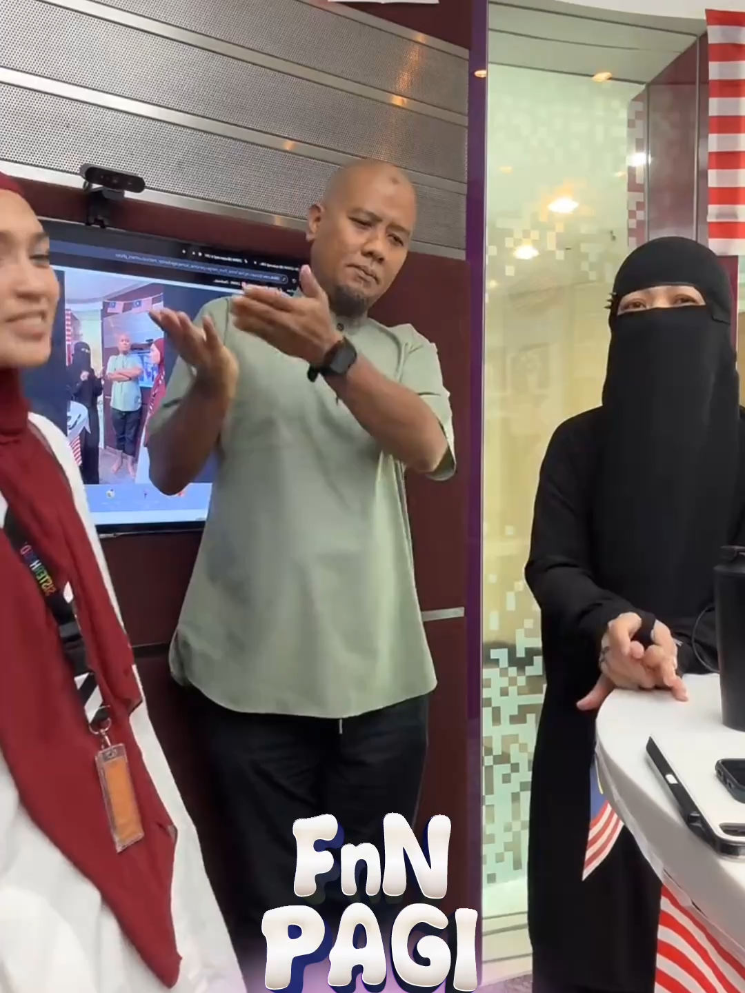Nana dan Fynn tak nak hantar anak-anak ke asrama sebab ada separation anxiety. FBI pula dulu memang bertahun tinggal di asrama, menyebabkan hubungan bersama bapanya sedikit renggang. Jadi tak mahu hal yang sama berlaku terhadap anaknya. Anda memilih untuk hantar anak ke asrama atau tidak? #ZAYANShare #FnNPagiZAYAN #SembangDeepXFynnJamal