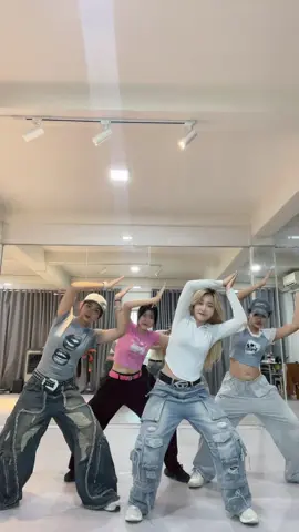 👏🏻 လေးယောက်စုံရင် မရတော့ဘူး 🤪🤣@ThaeThae @Yu Ree🐰 @Trixie 🦘 #fpy #foryou 