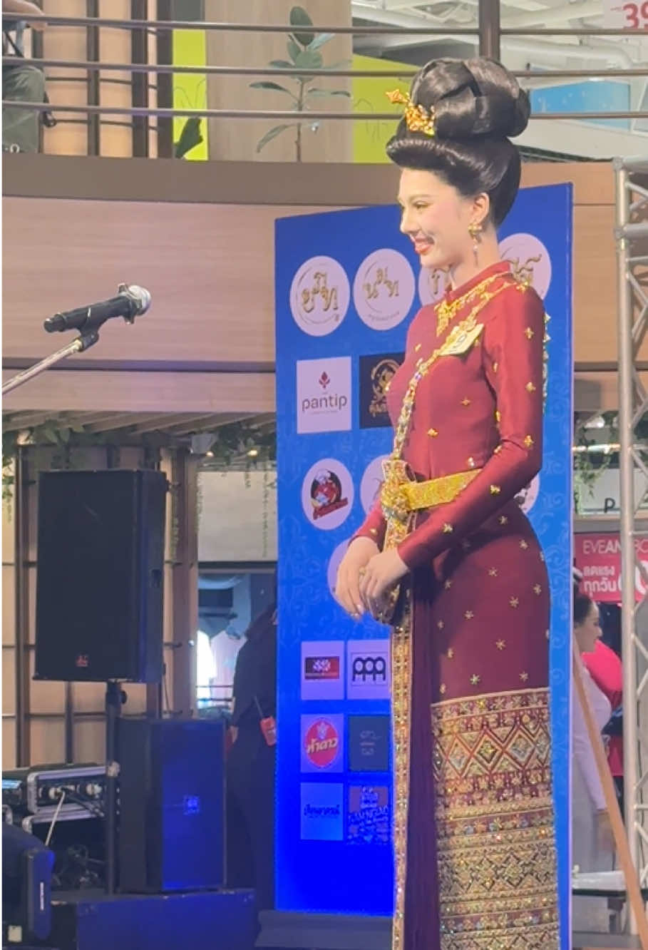 ชุดไทยบรมพิมาน 1 ใน 8 แบบ ชุดไทยพระราชนิยม #ชุดไทยพระราชนิยม #ชุดไทยบรมพิมาน #นางงาม #นางงามเดินสาย #chutthai 