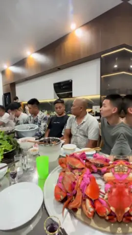 Anh em mình cứ vậy thôi hẹ hẹ