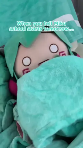 Miku doesn’t wanna go to school!!! #hatsunemiku #miku #mikuhatsune #vocaloid #cup #school #backtoschool #初音ミク #mikucosplay #fyp #fypシ 