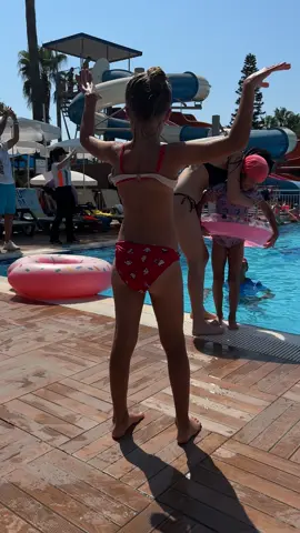 Где танцы там сразу же Мария ❤️🥰😄