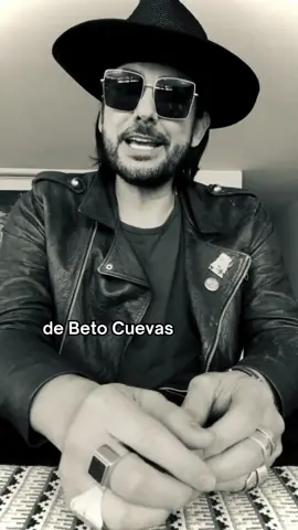 Leí un comentario que decía que pusieron el show completo de Beto Cuevas Acústico mientras hacían el aseo… y no saben cuánto me hizo sonreír. ¡La música tiene esa magia de colarse en cada rincón de la vida! ¿Y tú? ¿En qué momento de tu día te acompaña este álbum? Te leo en los comentarios… y si aún no lo has visto, el video completo te espera en mi canal de YouTube.  #BetoCuevasAcústico #BetoCuevas #RockEnEspañol #YoutubeMusic #LongVersion  
