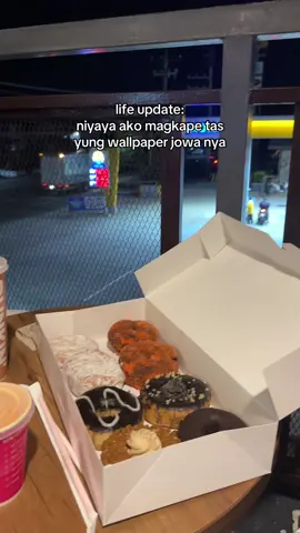 dalawa pa phone nya huh