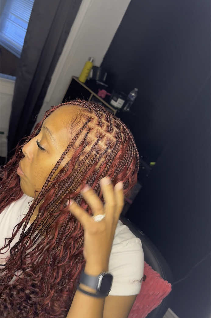 We love neatness and full braids, but don’t we love RED TOO? ❤️ #fyp #knotlessbraids #bohobraids #redhair #redbraids 