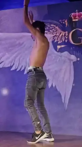 บาร์โฮสตัวท๊อปของเขมรสาวไทยว่าไง
