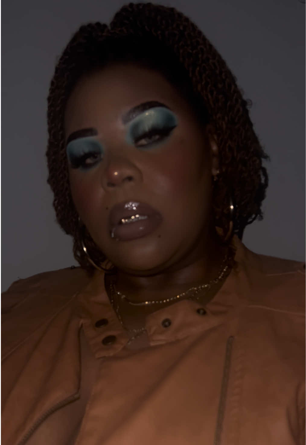 Im-Possible GLOW ✨✨✨ @Duckie Cosmetics : Code “VON” “Im-Possible Slipper” Pigment 🦆 #makeup #creativemakeup #lowlight #shimmer #duckettepond 