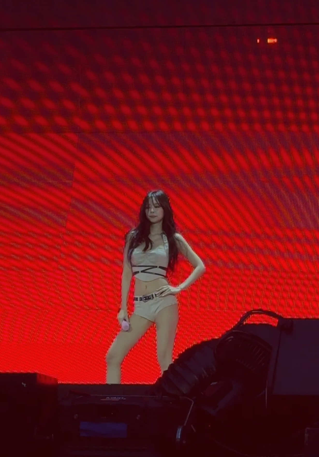 body is tea💅🏻 @JENNIE #blackpink #worldtour #jennie 