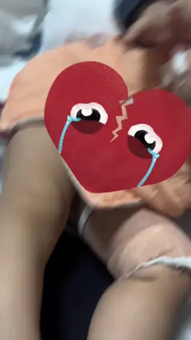 Thương con mà mẹ nghèo không biết phải làm sao😔😔đêm nào cũng thức trắng nhìn con mà mẹ đau xót.con của mẹ phải cố gắng nhà.mẹ con em xin nhà hảo tâm giúp đỡ mẹ con em với ạ bữa cơm mẹ cũng không dám ăn để rành chữa trị cho con😔😭😭#xuhuongtiktok #mẹbimsua 