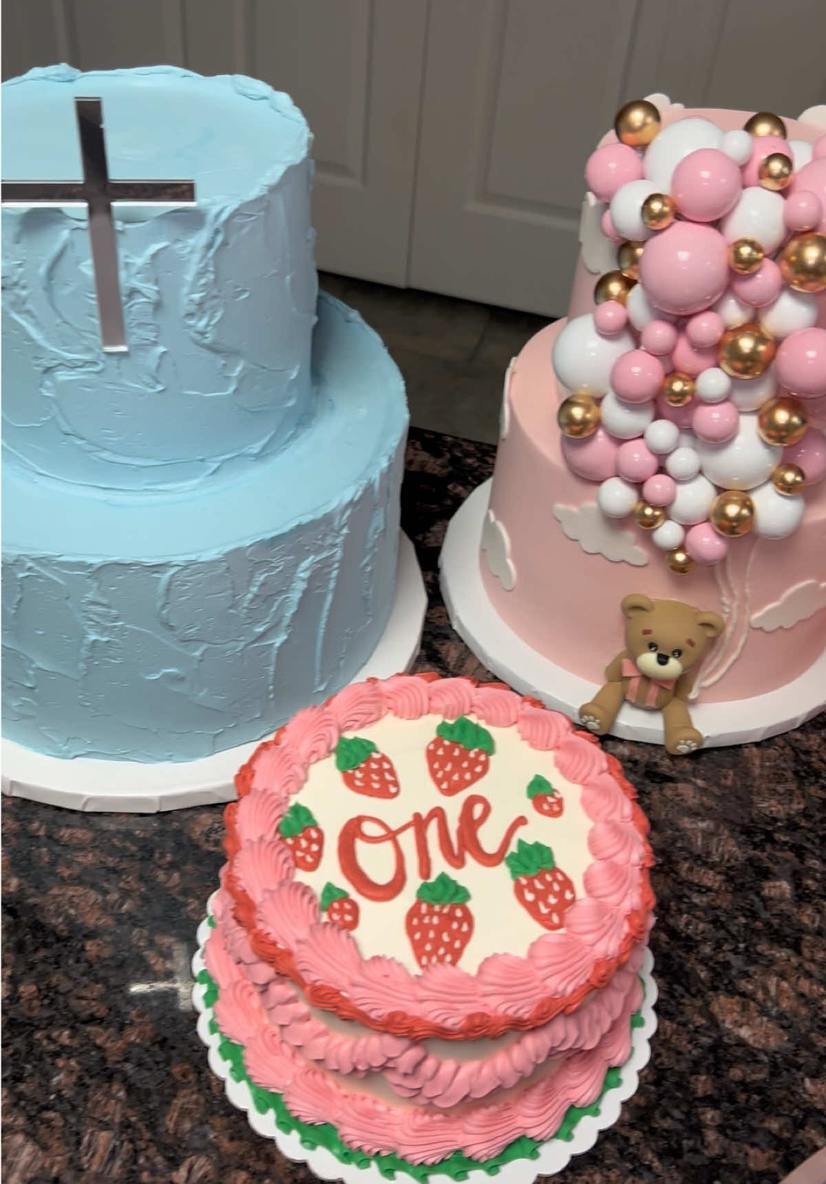 It was a busy weekend!🥰🎂 #fyp #homebakery #cakedecorating  