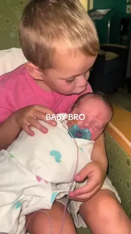 The sweetest big brother #nicubaby #boymom #nicumom #brothers #nicujourney 