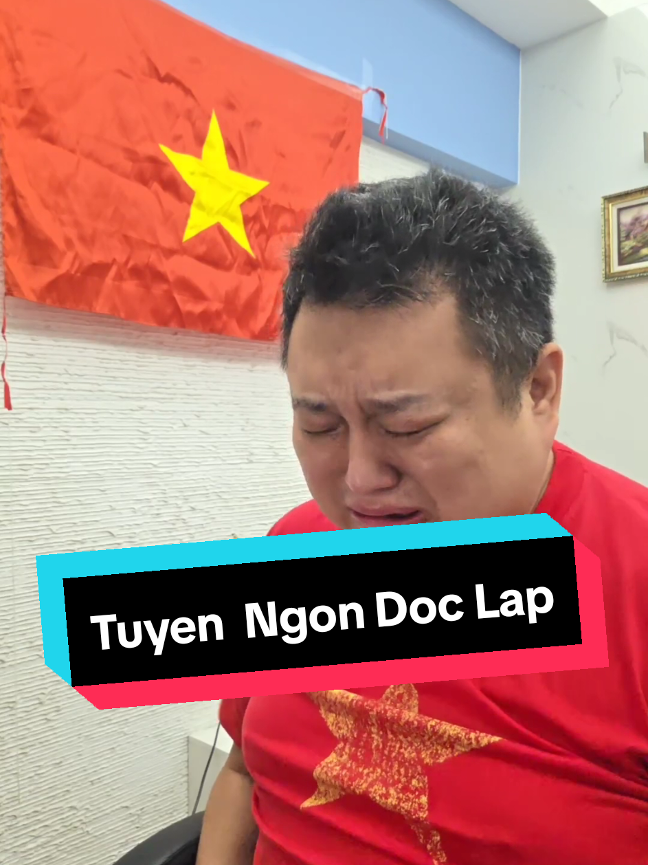 Lần đầu tiên sau tám năm đặt chân đến Việt Nam, ông đọc to phần đầu Tuyên ngôn Độc lập của Chủ tịch Hồ Chí Minh. Ông Kim xúc động quá, lại khóc. Thật tình, ông chú này dễ khóc quá... 🥲 #hochutichmuonnam🇻🇳 #tuyenngondoclap #dragonkim #bhcrew #hoidongbaocanuoc 