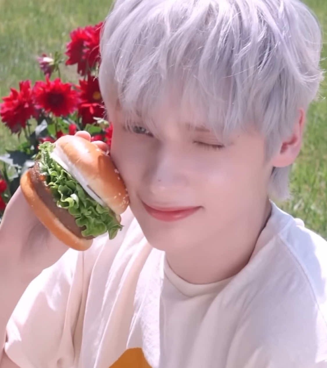 in this world full of evilness, there is one person who is full of beauty and joy 💕 #hueningkai #txt #viral #fyp #fypシ゚ 