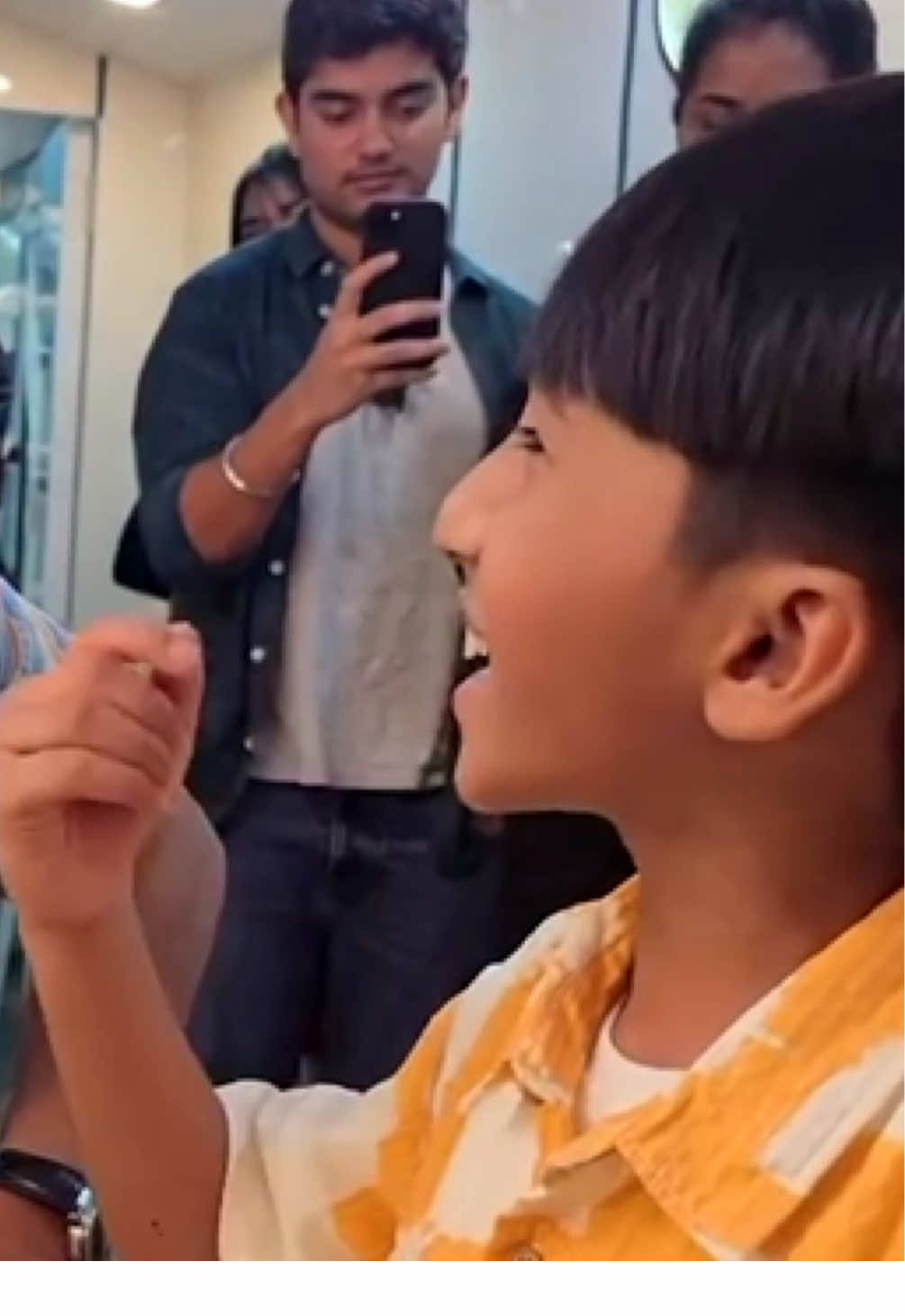 This kid has an incredible voice 🇮🇳💛