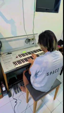 Mau dipandang dari POV mana monggo. Mau lagu nasional bisa, mau lagu kidung jemaat ya bisa 👍